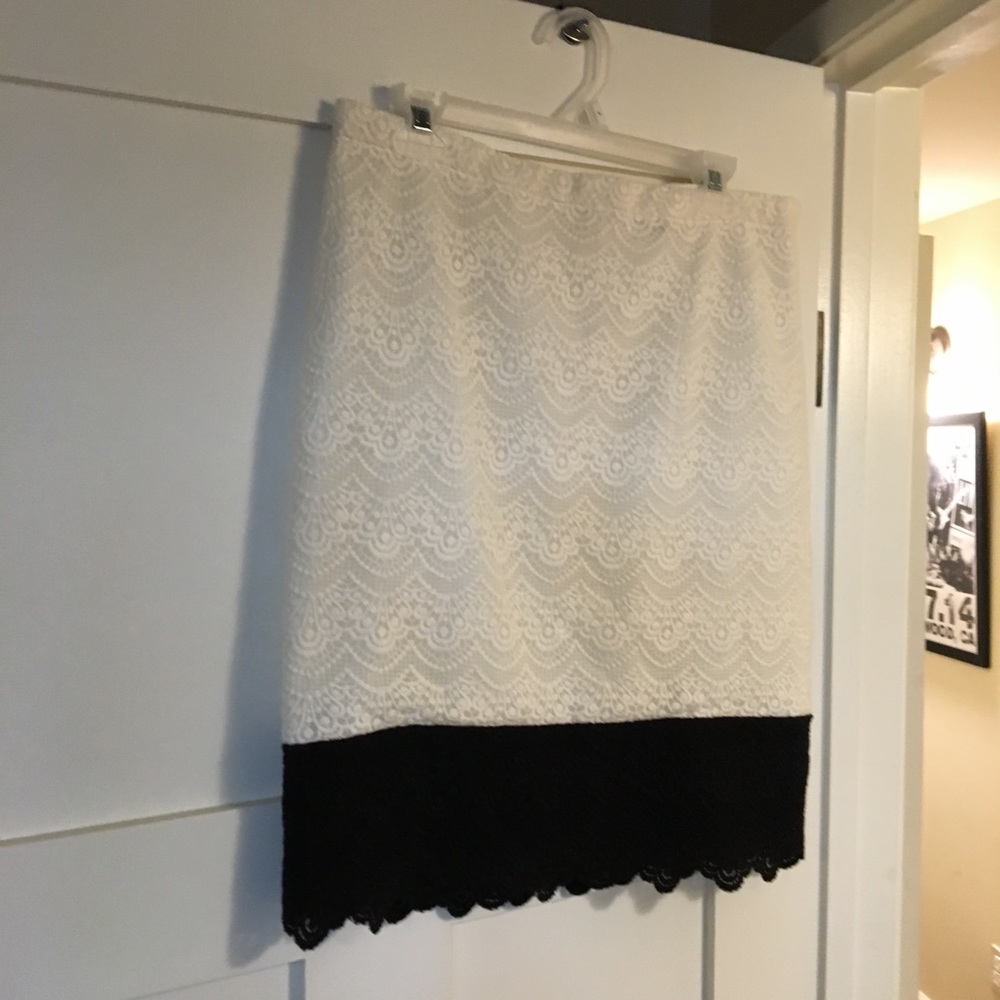 J. Crew Black and White Lace Pencil Skirt Sz 10